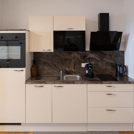 Modern Apartment W/ Cozy Balcony Near City Center 비엔나 외부 사진