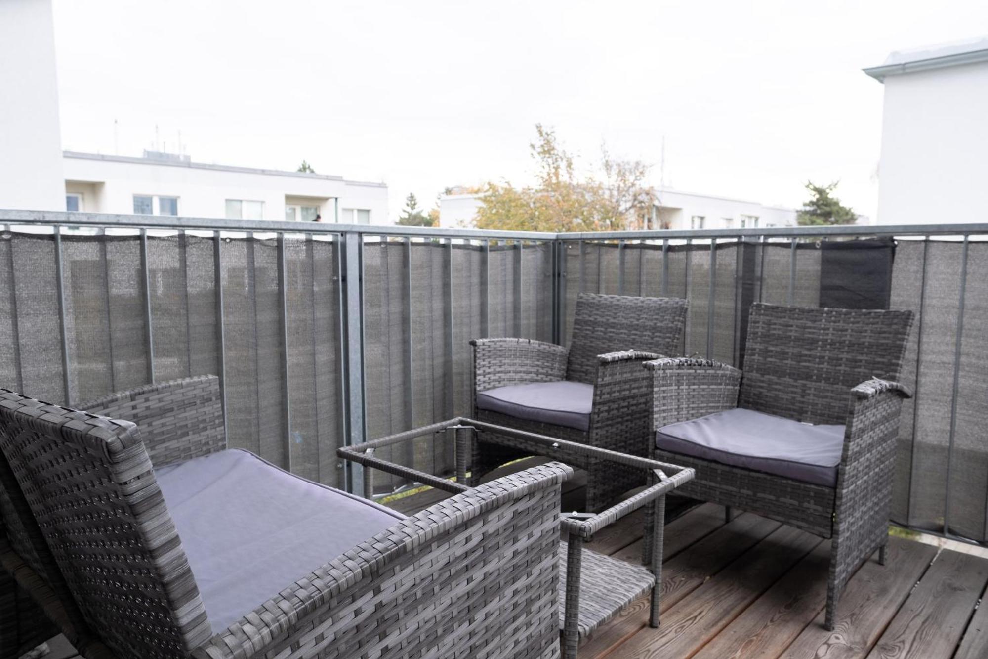 Modern Apartment W/ Cozy Balcony Near City Center 비엔나 외부 사진