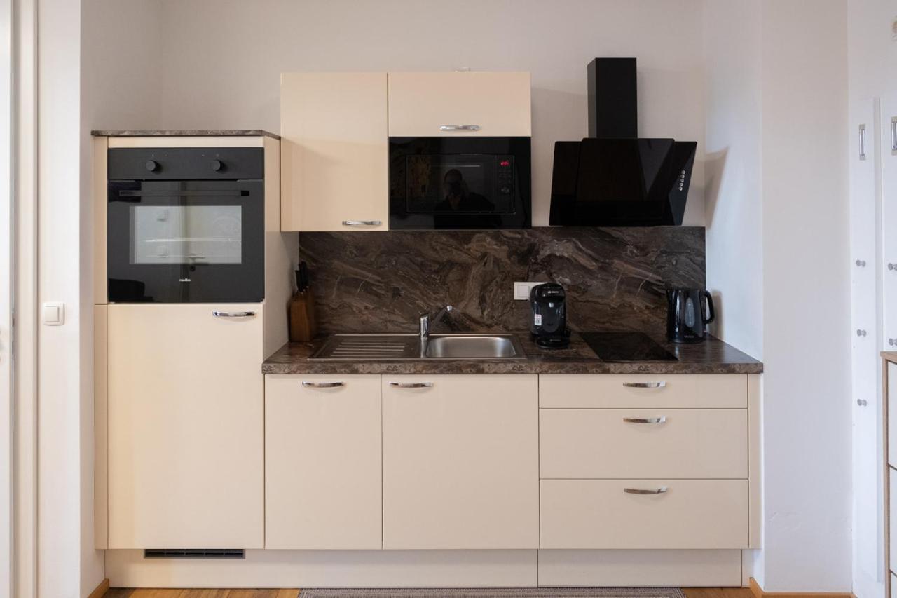 Modern Apartment W/ Cozy Balcony Near City Center 비엔나 외부 사진