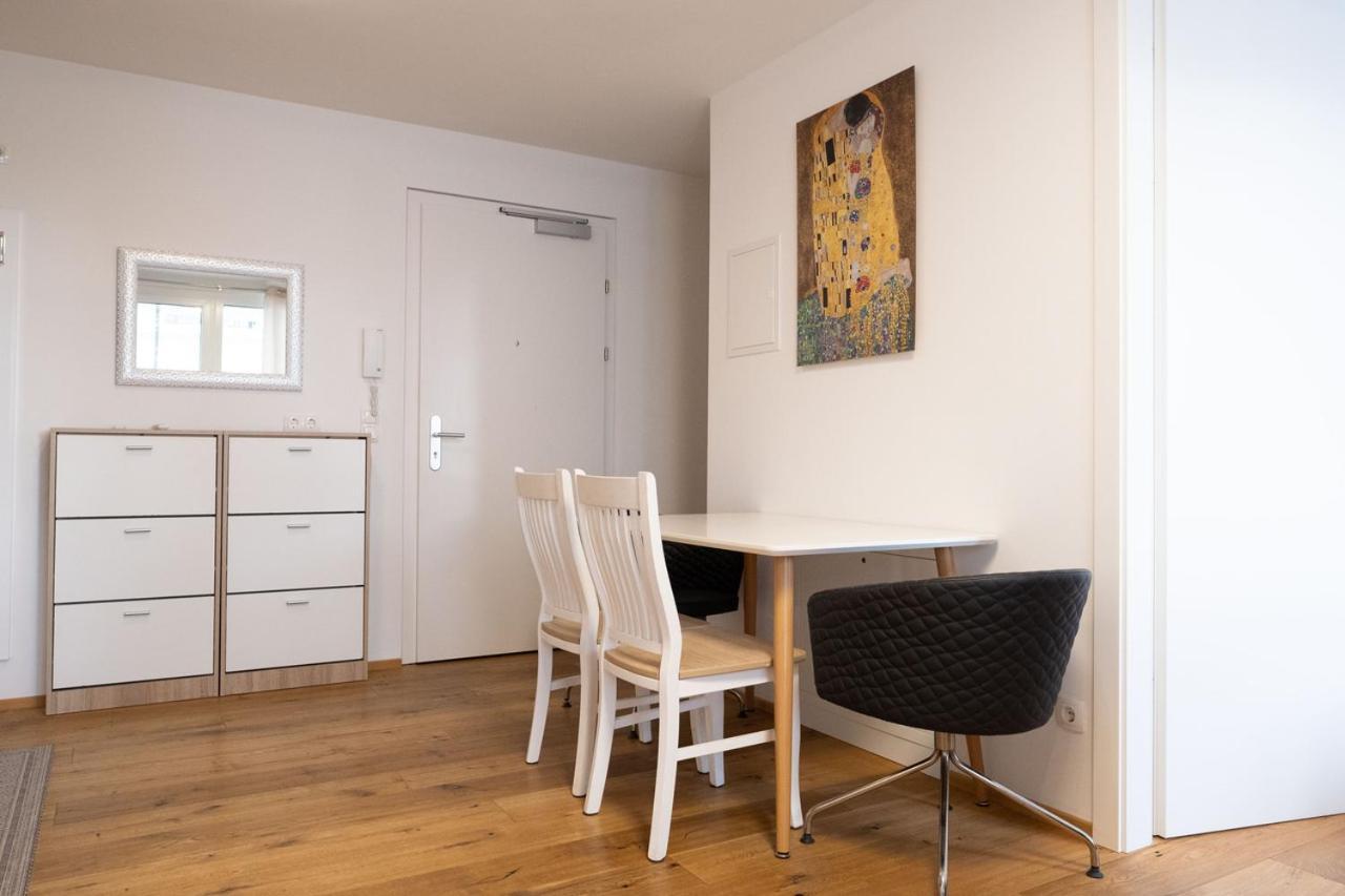 Modern Apartment W/ Cozy Balcony Near City Center 비엔나 외부 사진