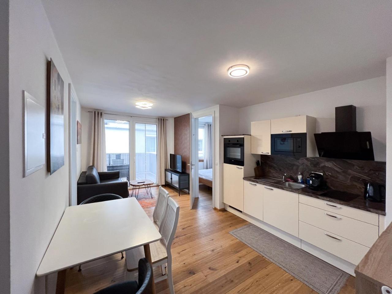 Modern Apartment W/ Cozy Balcony Near City Center 비엔나 외부 사진