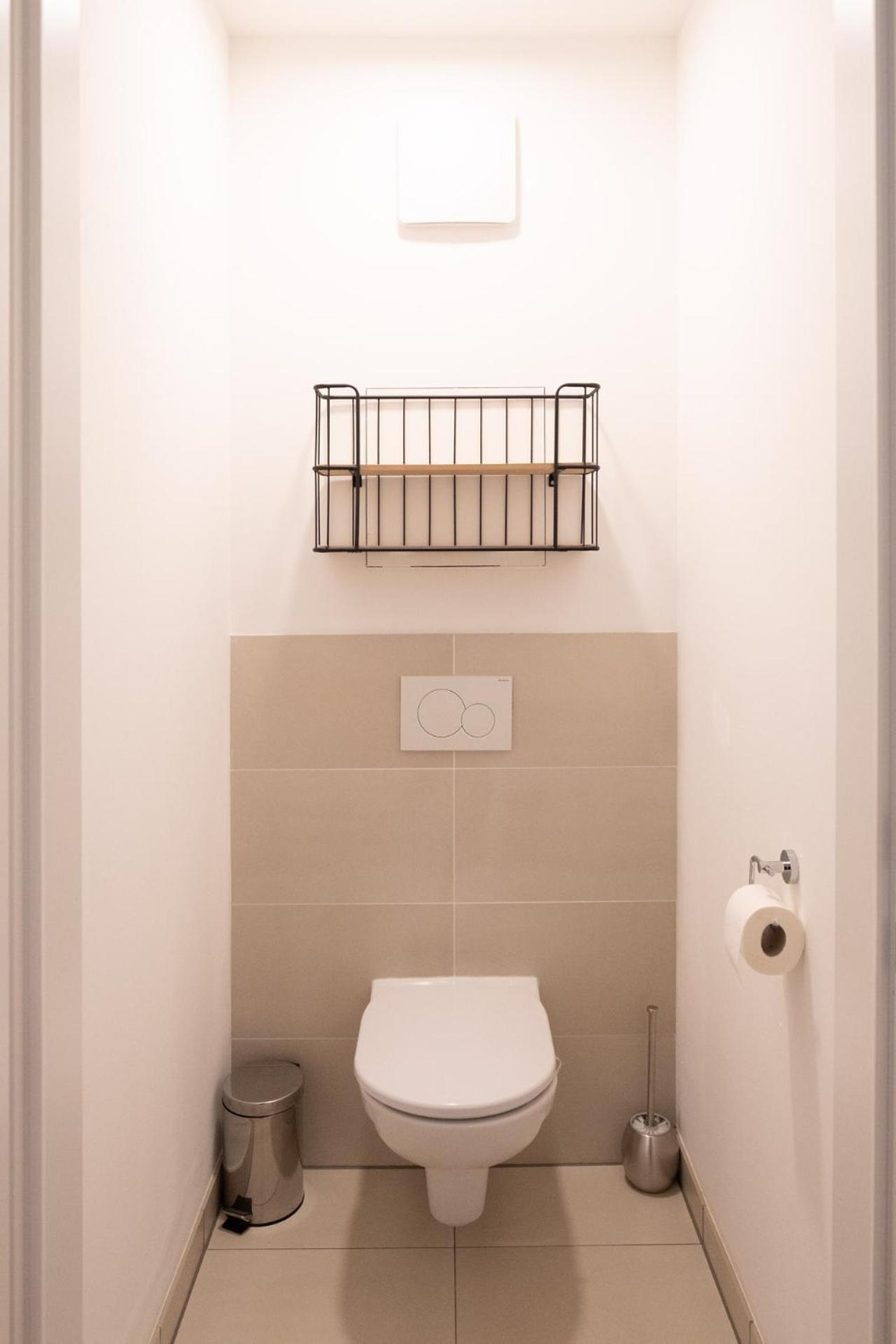 Modern Apartment W/ Cozy Balcony Near City Center 비엔나 외부 사진