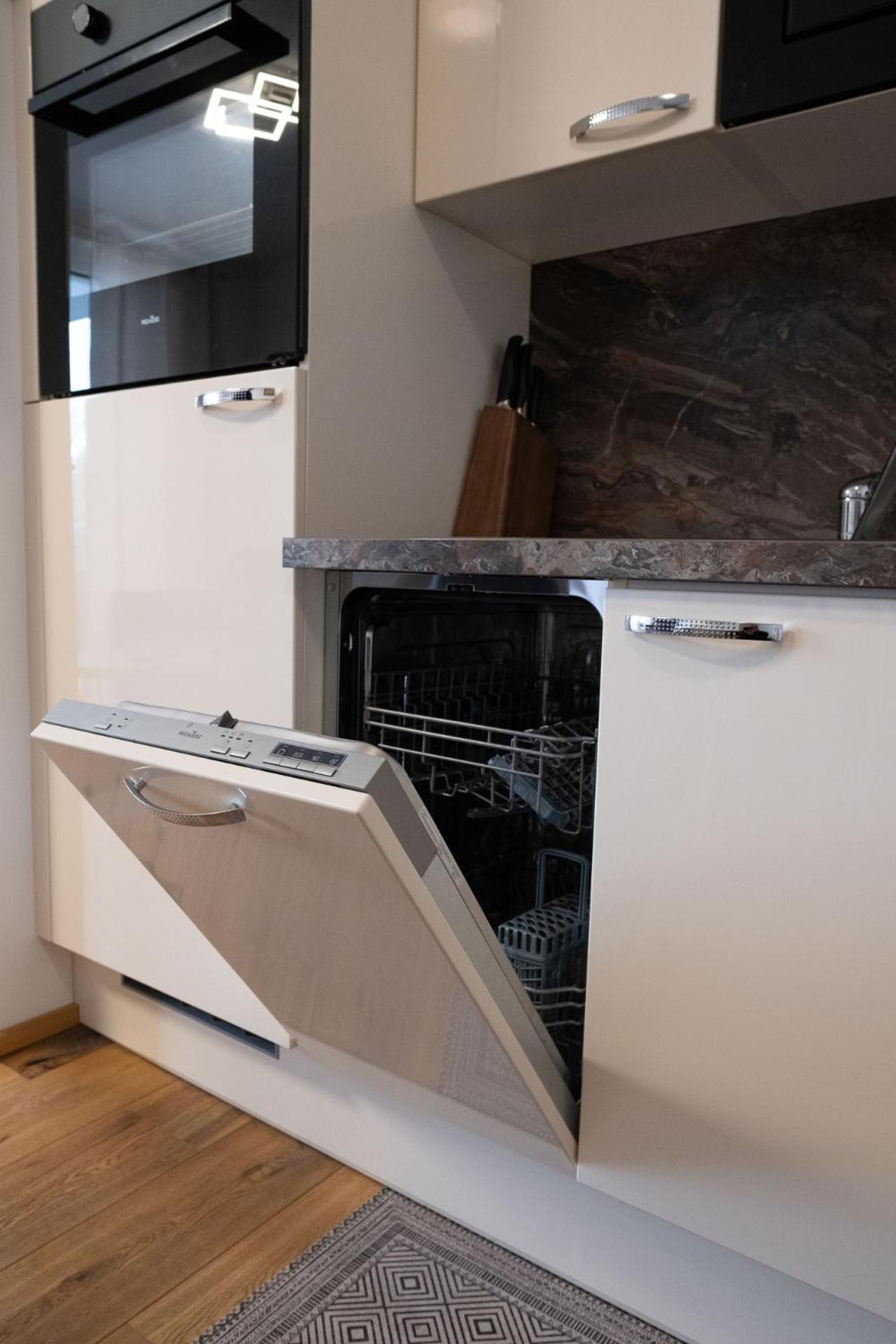 Modern Apartment W/ Cozy Balcony Near City Center 비엔나 외부 사진
