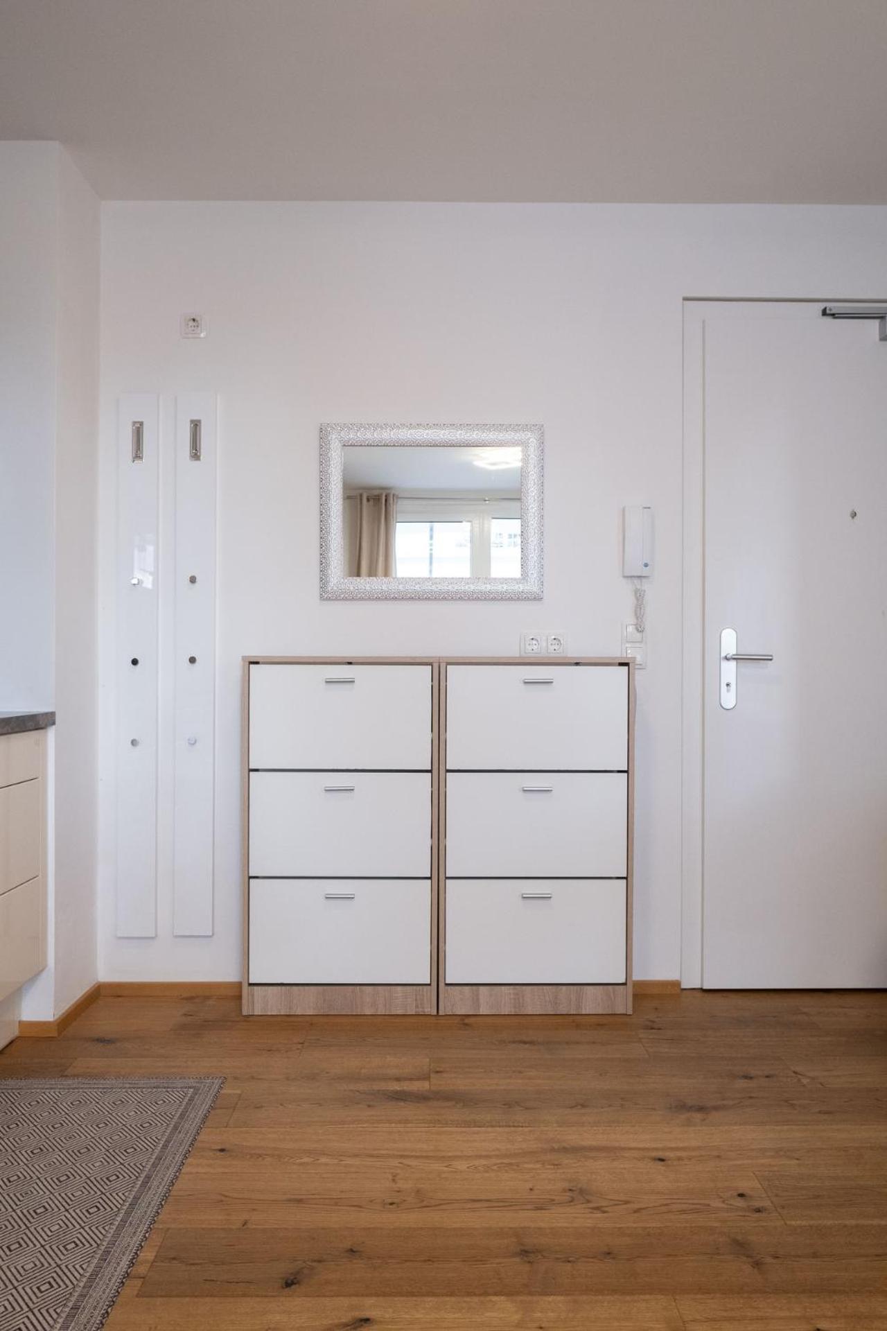 Modern Apartment W/ Cozy Balcony Near City Center 비엔나 외부 사진