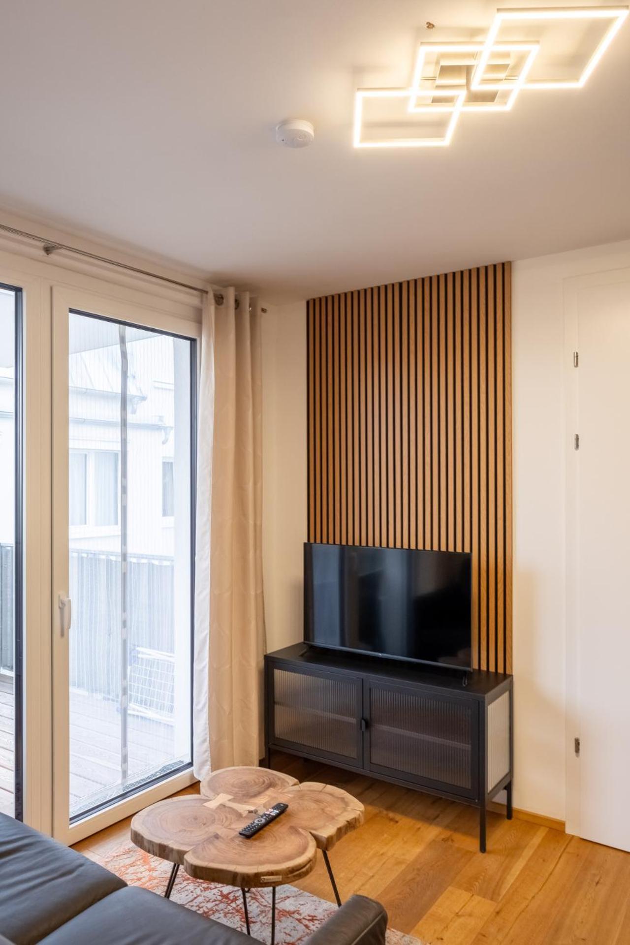 Modern Apartment W/ Cozy Balcony Near City Center 비엔나 외부 사진